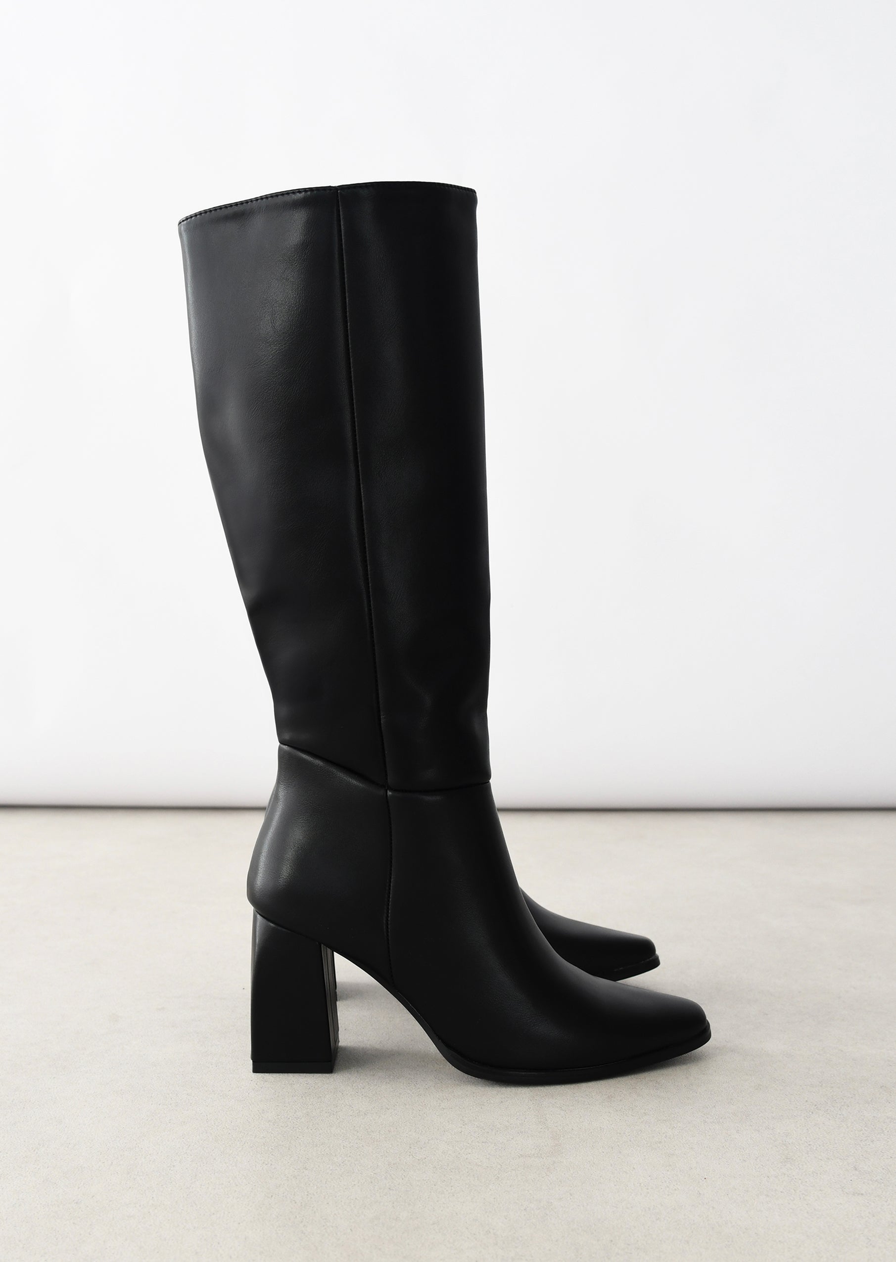 Chaussures élégantes à talons hauts