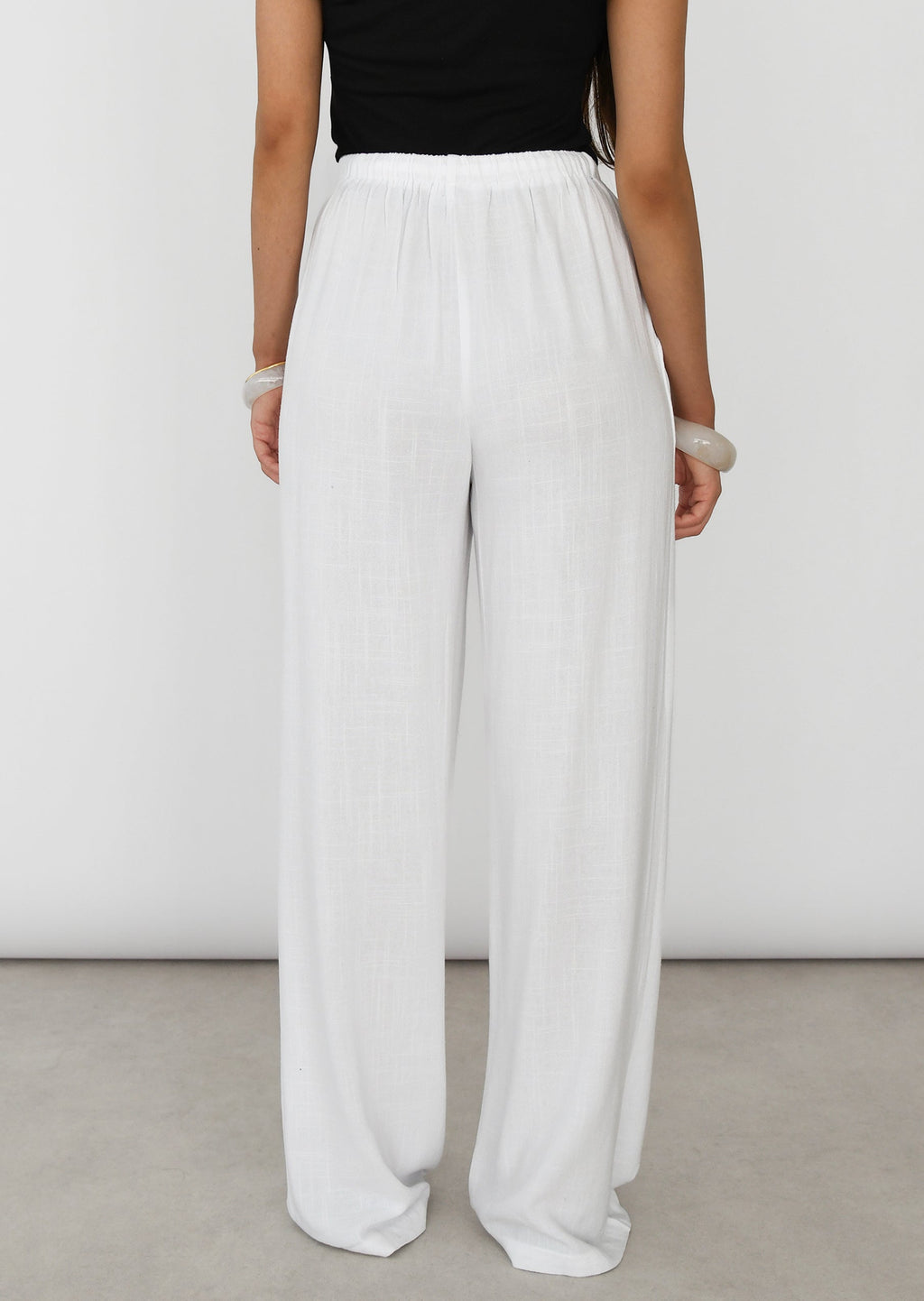 Pantalon large en lin avec cordon de serrage pour un look élégant et confortable