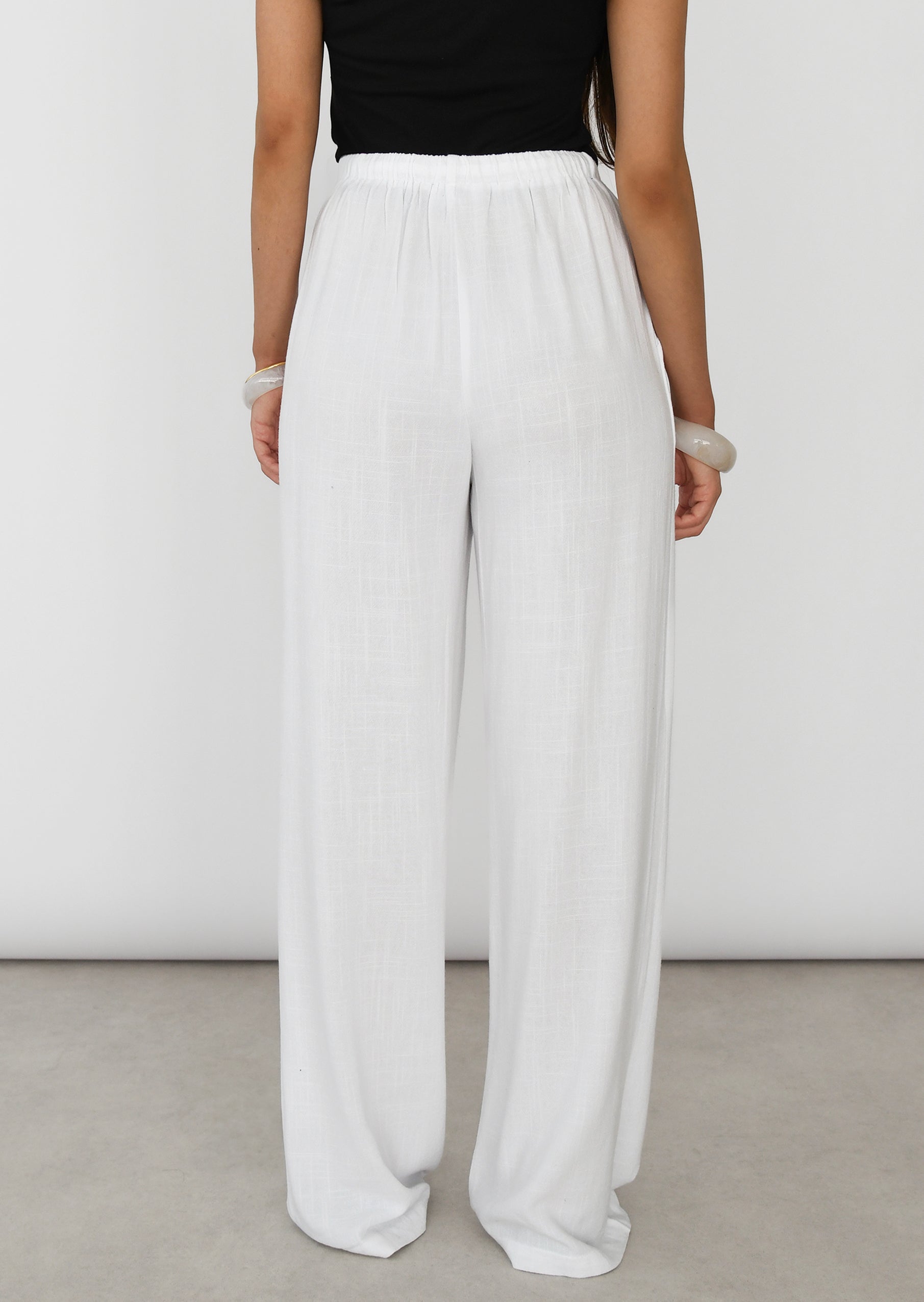 Pantalon large en lin avec cordon de serrage pour un look élégant et confortable