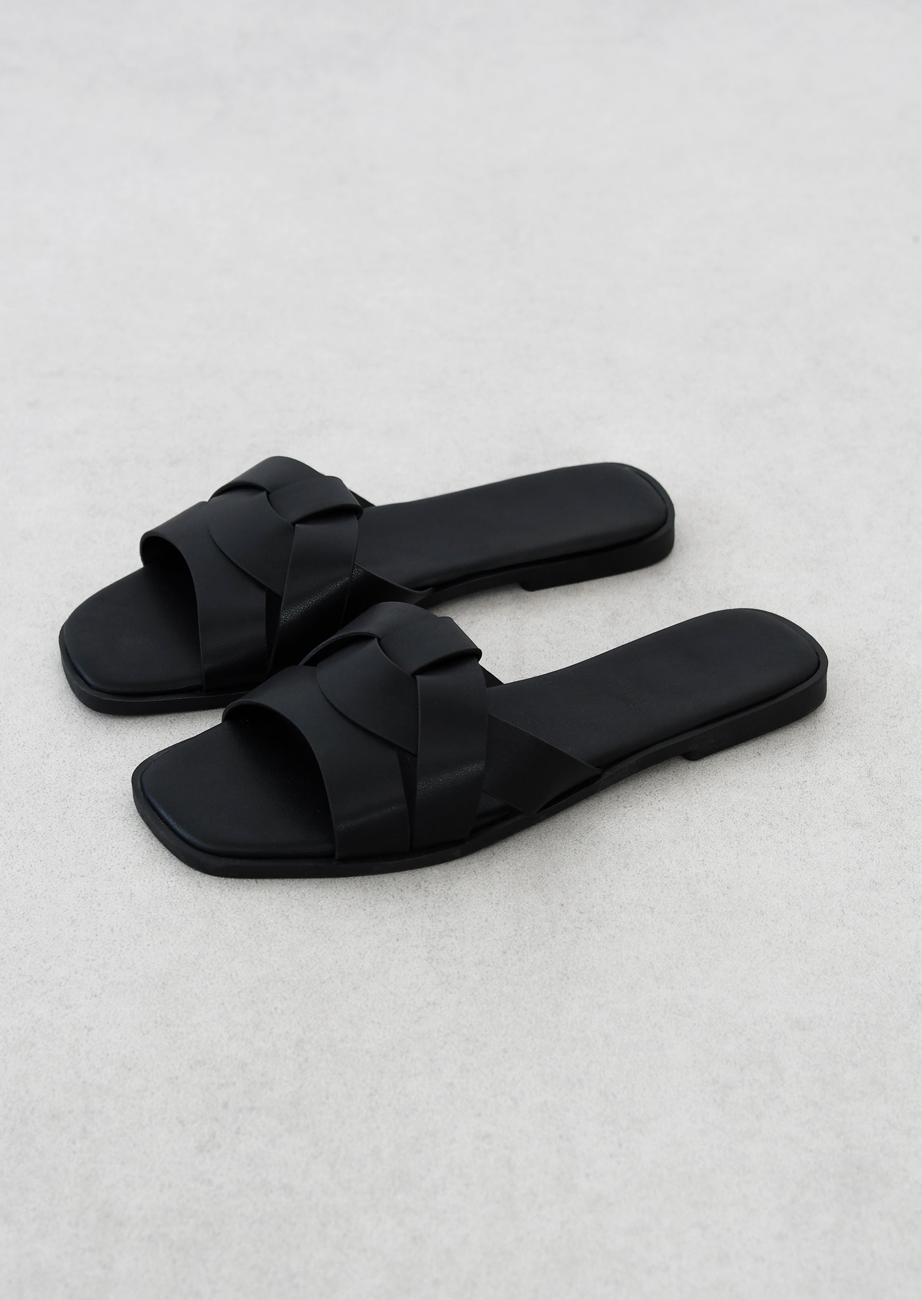 Sandales plates élégantes à brides pour un look chic et confortable