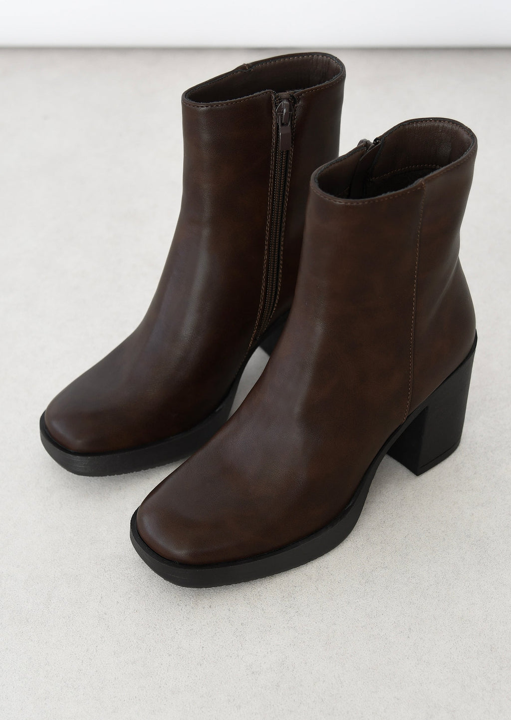 Des bottes à talons élégantes pour un style chic et confortable