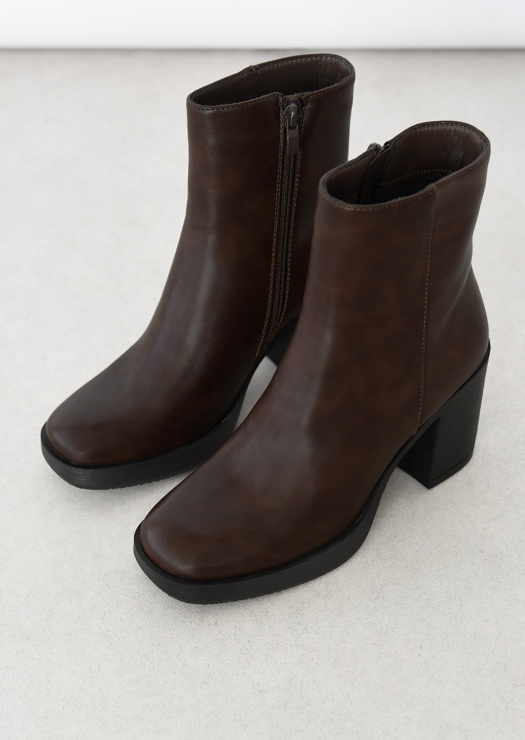 Des bottes à talons élégantes pour un style chic et confortable