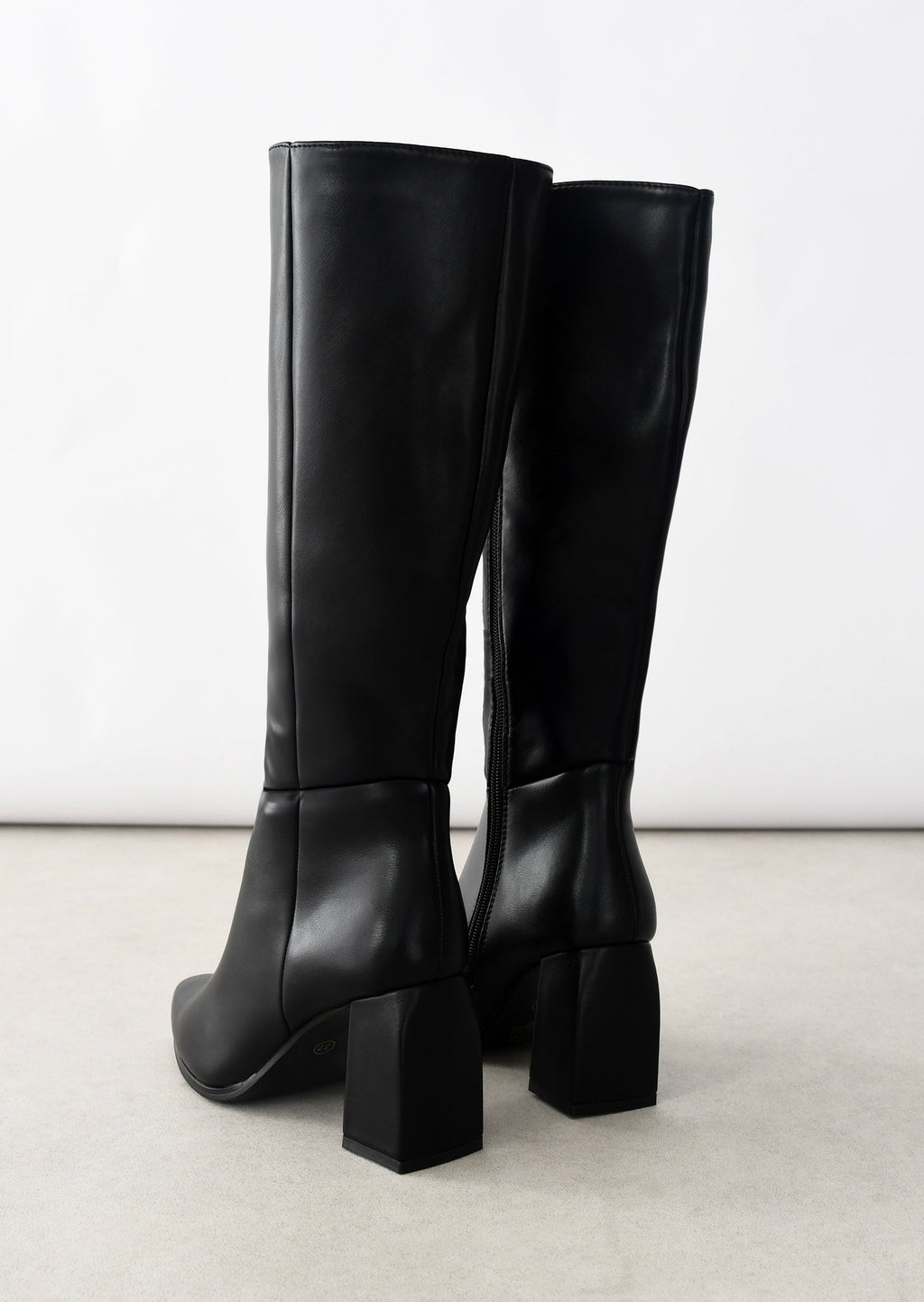 Chaussures élégantes à talons hauts