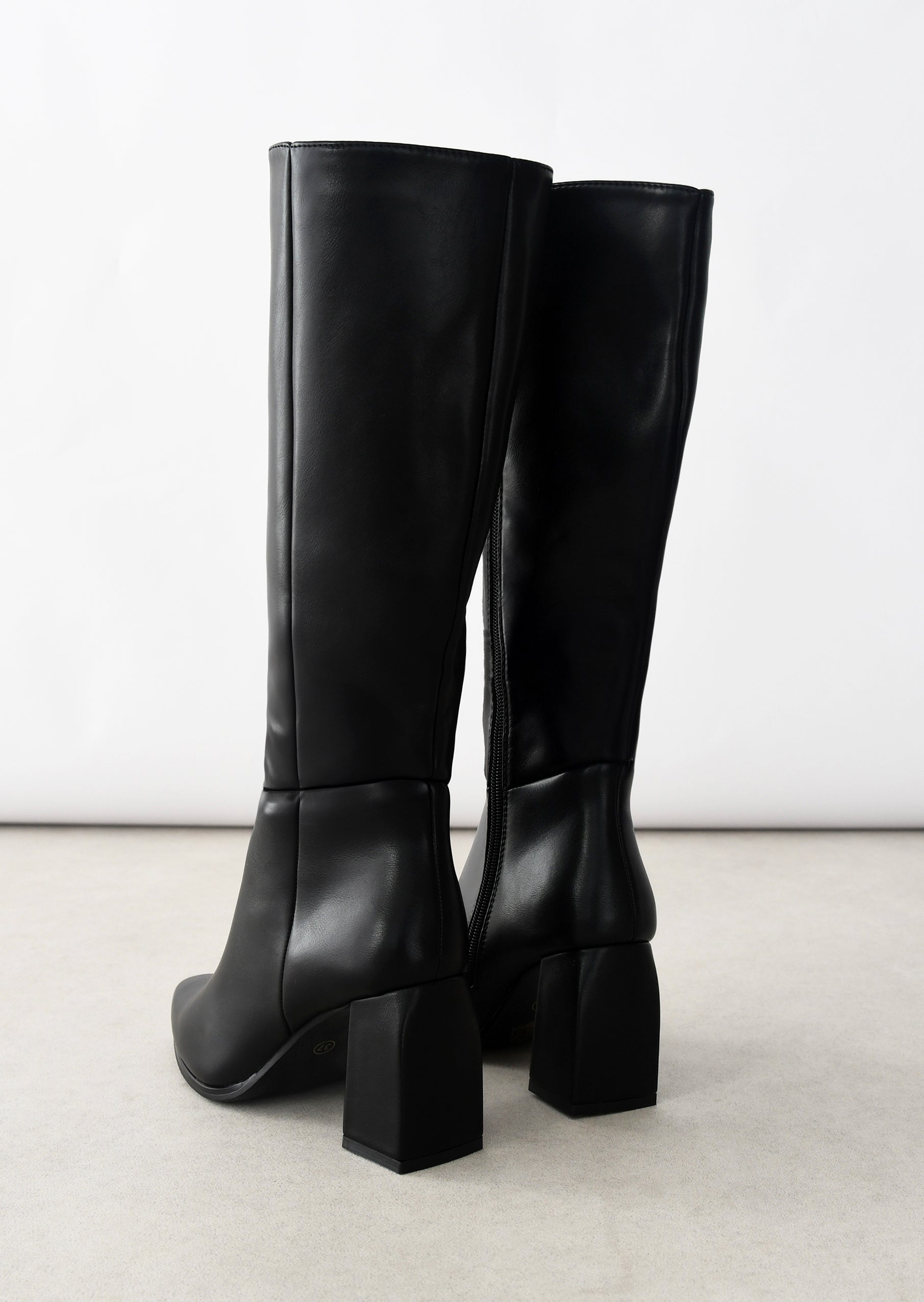 Chaussures élégantes à talons hauts