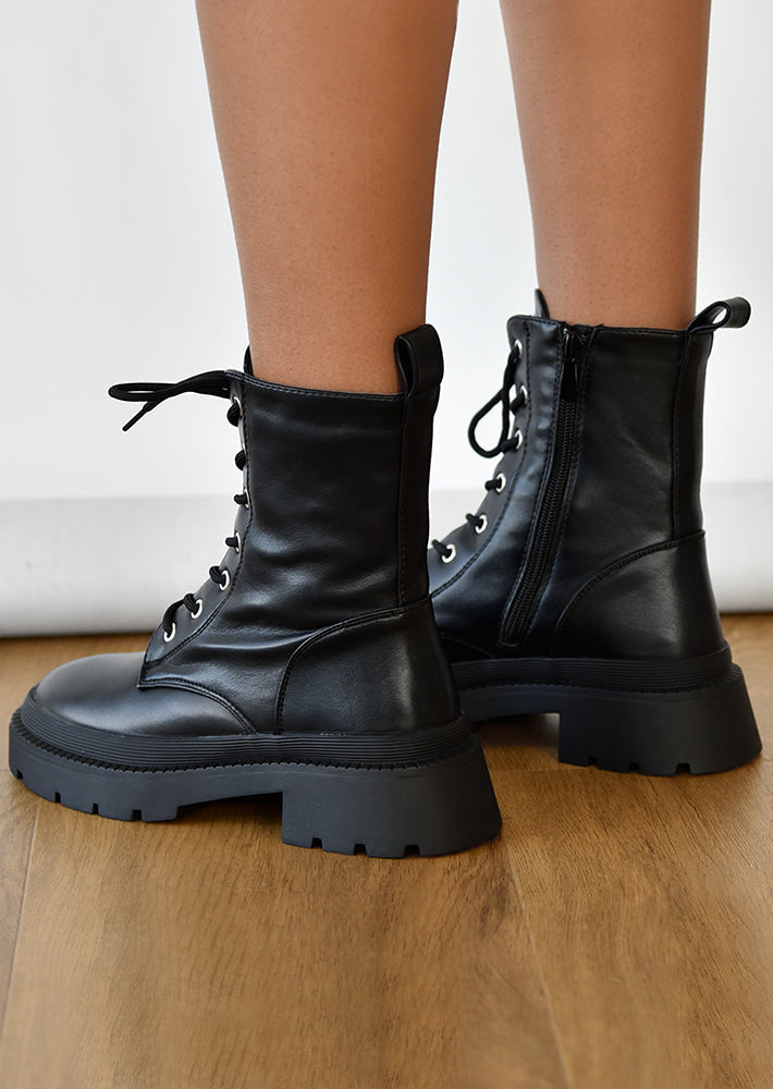 Chaussures à lacets épaisses, tendance et confortables