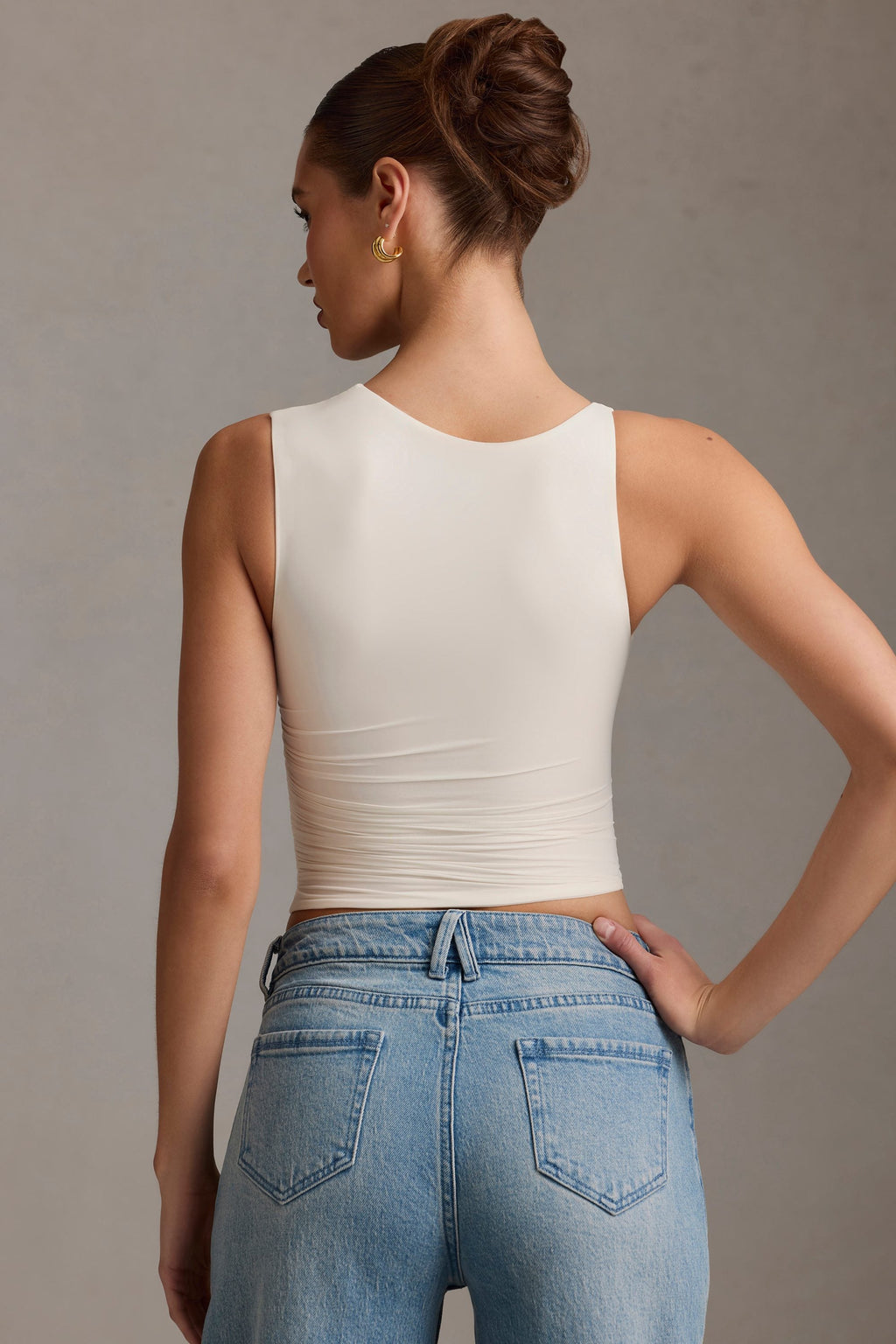 Débardeur asymétrique chic à volants couleur crème vanille