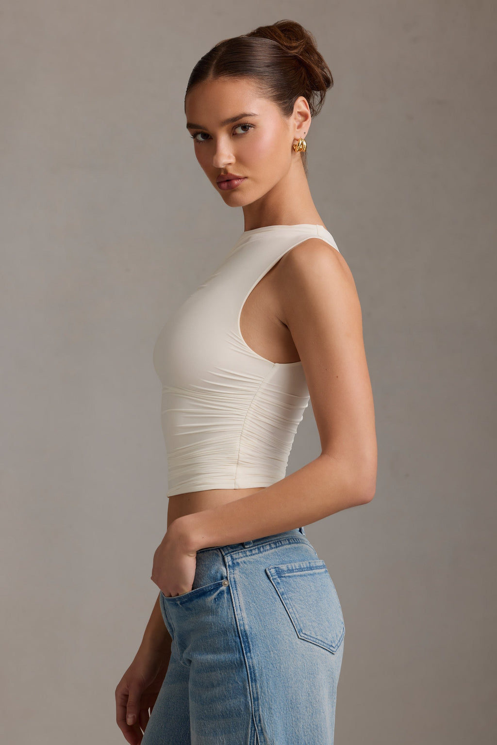 Débardeur asymétrique chic à volants couleur crème vanille