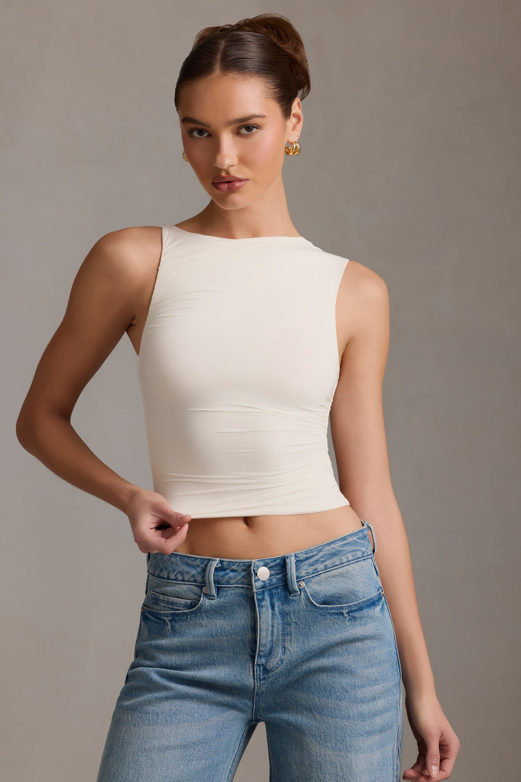 Débardeur asymétrique chic à volants couleur crème vanille