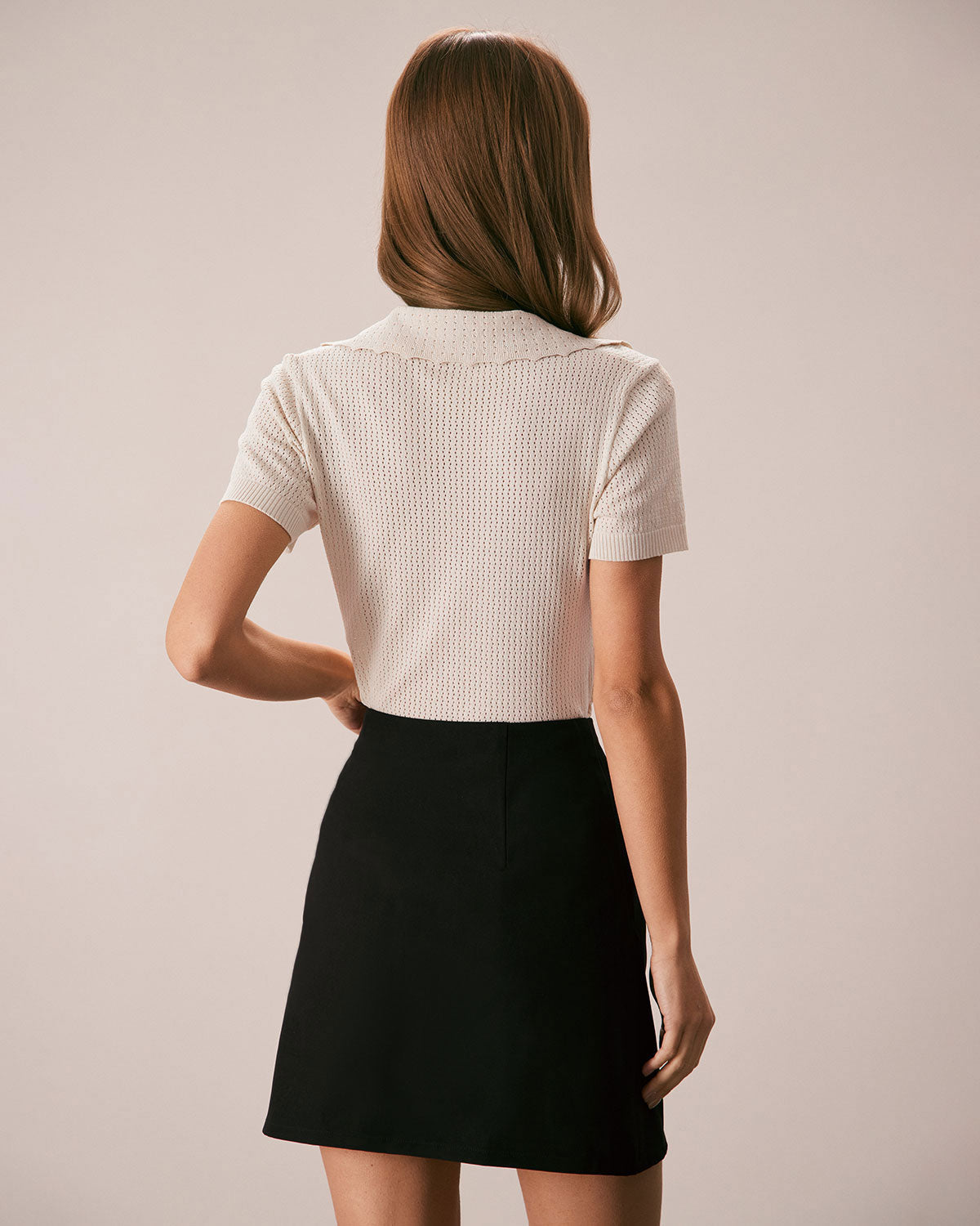 Chic Nude V-neck Button Detail Point Stitch Knit Top